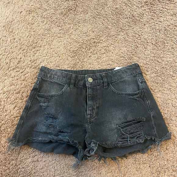 H&M Mid rise Black Denim Cut-off Shorts Destructed Size 2 - Picture 2 of 6